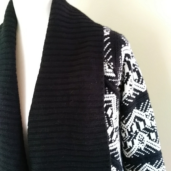 Tobi Asymmetrical Open Front Cardigan Sweater One Size Black White - Picture 8 of 12